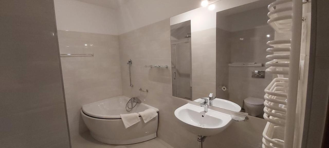 Yuca Otel Łódź Dış mekan fotoğraf